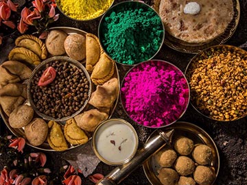 Top 10 Delicacies to Lit up Your Holi Celebrations