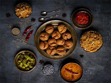 Top 10 famous foods in Jaipur that you ought to have in your wedding menu!