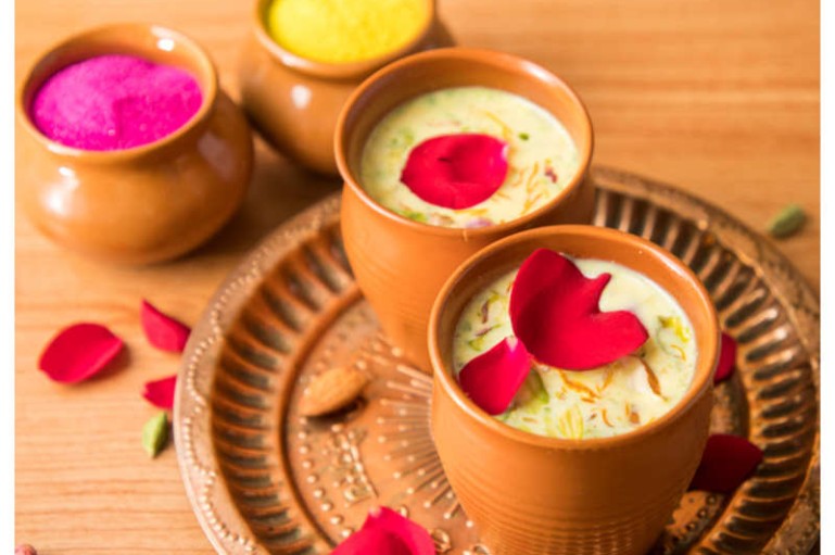 Summer’s Knocking, Thandai’s Rocking – Refreshing Drinks for March Weddings