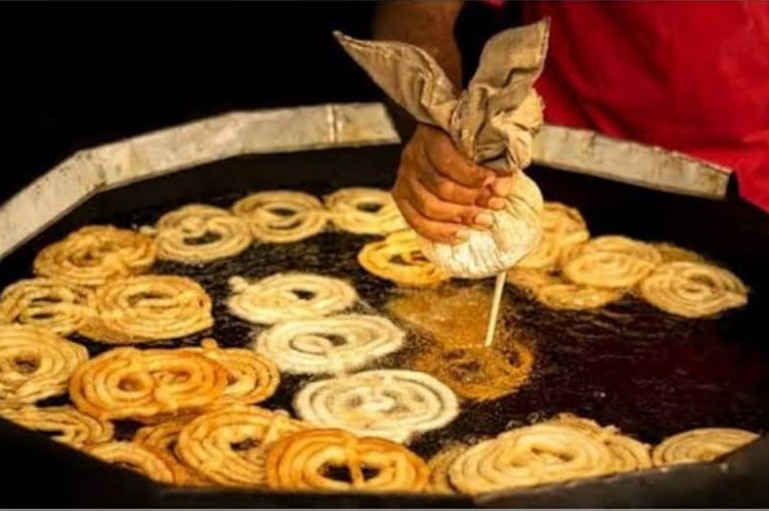 Why Live Jalebi Counters Still Beat Fancy Desserts in 2026